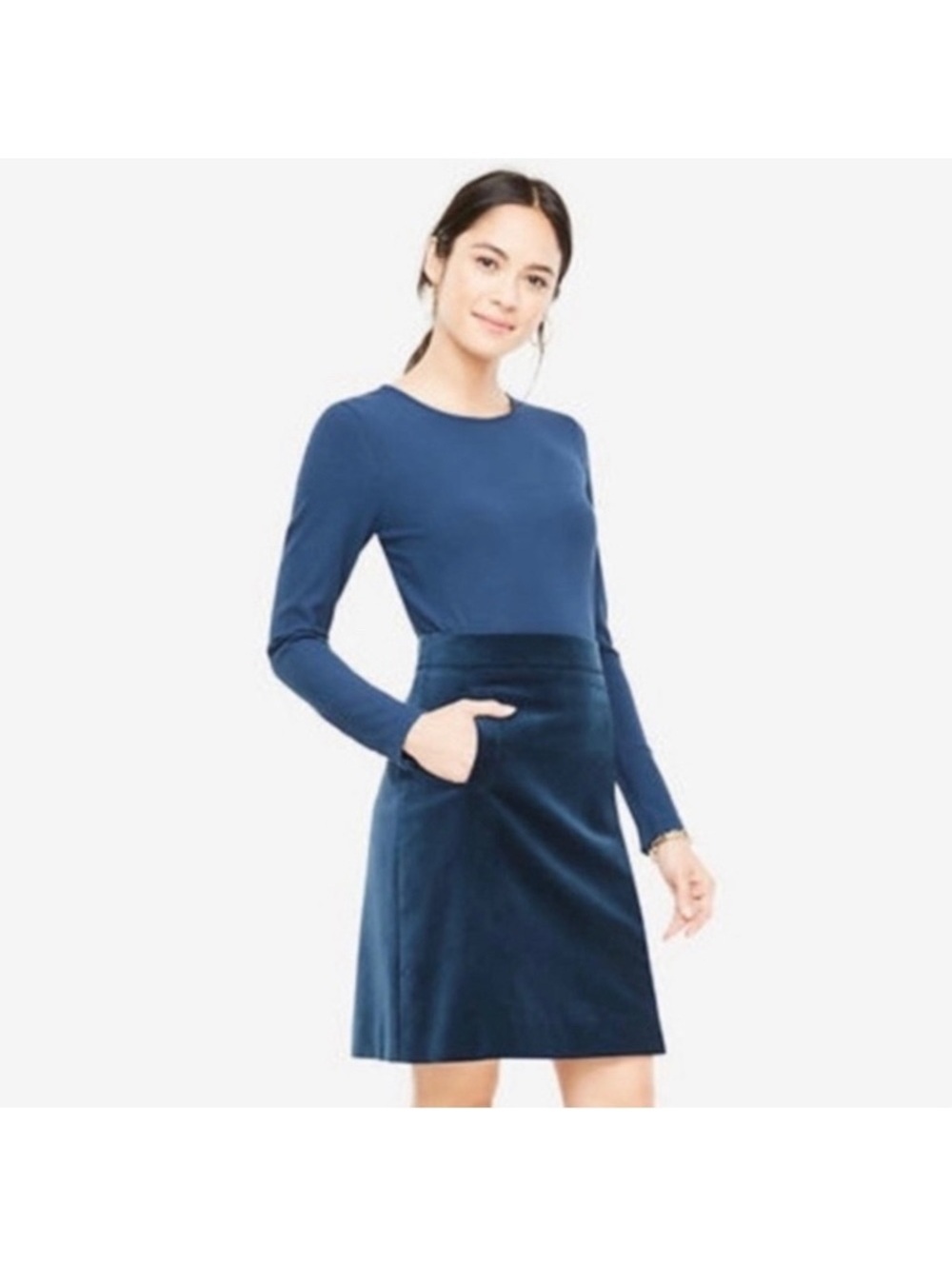 Ann Taylor Navy Mini Skirt with pockets Size 8P